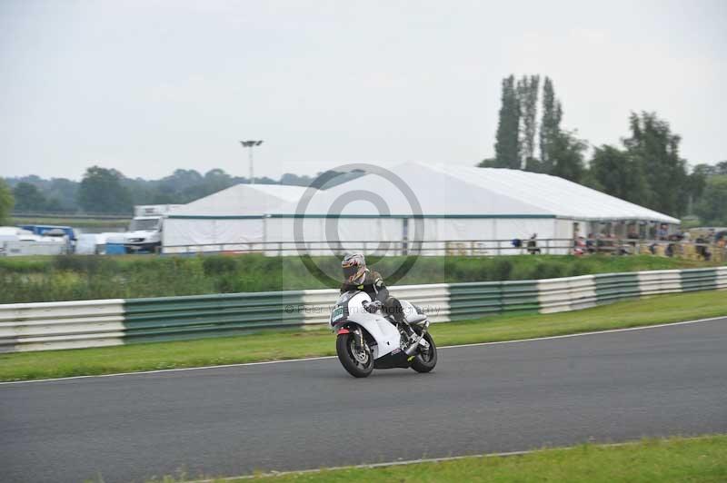 Mallory park Leicestershire;Mallory park photographs;Motorcycle action photographs;classic bikes;event digital images;eventdigitalimages;mallory park;no limits trackday;peter wileman photography;vintage bikes;vintage motorcycles;vmcc festival 1000 bikes