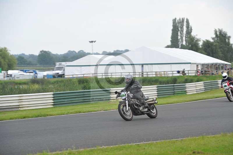 Mallory park Leicestershire;Mallory park photographs;Motorcycle action photographs;classic bikes;event digital images;eventdigitalimages;mallory park;no limits trackday;peter wileman photography;vintage bikes;vintage motorcycles;vmcc festival 1000 bikes