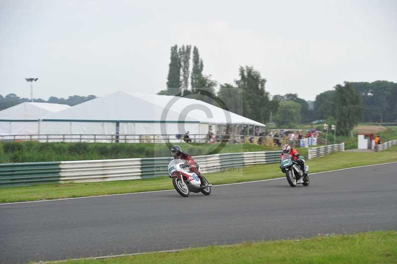 Mallory park Leicestershire;Mallory park photographs;Motorcycle action photographs;classic bikes;event digital images;eventdigitalimages;mallory park;no limits trackday;peter wileman photography;vintage bikes;vintage motorcycles;vmcc festival 1000 bikes