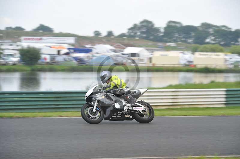 Mallory park Leicestershire;Mallory park photographs;Motorcycle action photographs;classic bikes;event digital images;eventdigitalimages;mallory park;no limits trackday;peter wileman photography;vintage bikes;vintage motorcycles;vmcc festival 1000 bikes