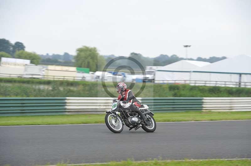 Mallory park Leicestershire;Mallory park photographs;Motorcycle action photographs;classic bikes;event digital images;eventdigitalimages;mallory park;no limits trackday;peter wileman photography;vintage bikes;vintage motorcycles;vmcc festival 1000 bikes