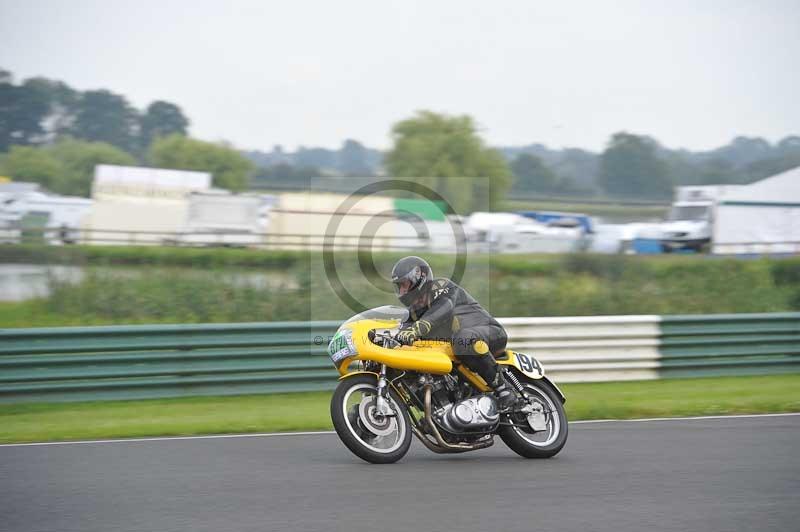 Mallory park Leicestershire;Mallory park photographs;Motorcycle action photographs;classic bikes;event digital images;eventdigitalimages;mallory park;no limits trackday;peter wileman photography;vintage bikes;vintage motorcycles;vmcc festival 1000 bikes