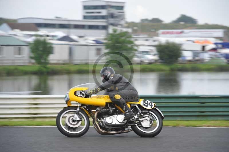 Mallory park Leicestershire;Mallory park photographs;Motorcycle action photographs;classic bikes;event digital images;eventdigitalimages;mallory park;no limits trackday;peter wileman photography;vintage bikes;vintage motorcycles;vmcc festival 1000 bikes