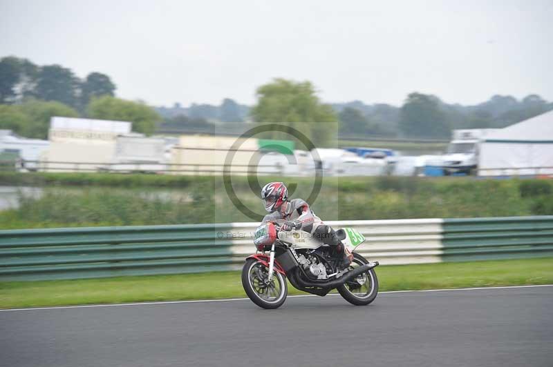 Mallory park Leicestershire;Mallory park photographs;Motorcycle action photographs;classic bikes;event digital images;eventdigitalimages;mallory park;no limits trackday;peter wileman photography;vintage bikes;vintage motorcycles;vmcc festival 1000 bikes