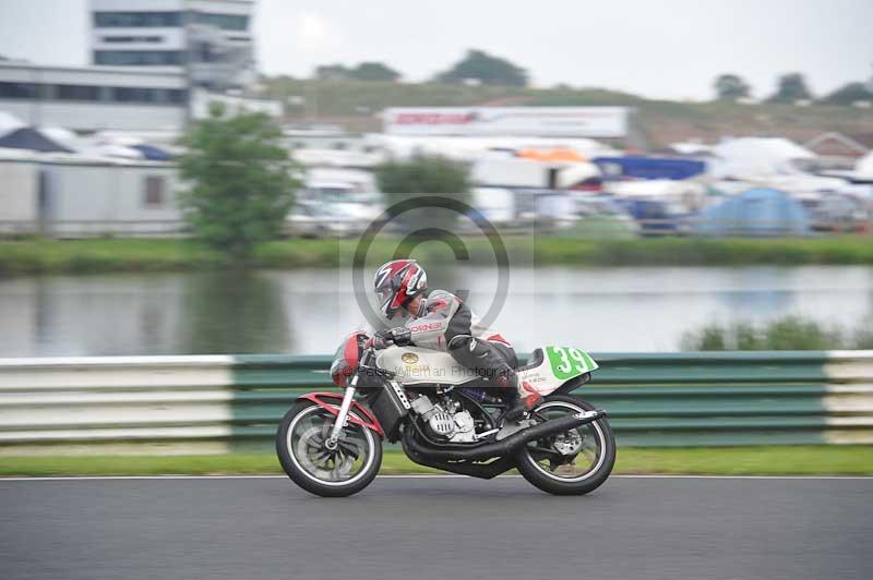 Mallory park Leicestershire;Mallory park photographs;Motorcycle action photographs;classic bikes;event digital images;eventdigitalimages;mallory park;no limits trackday;peter wileman photography;vintage bikes;vintage motorcycles;vmcc festival 1000 bikes