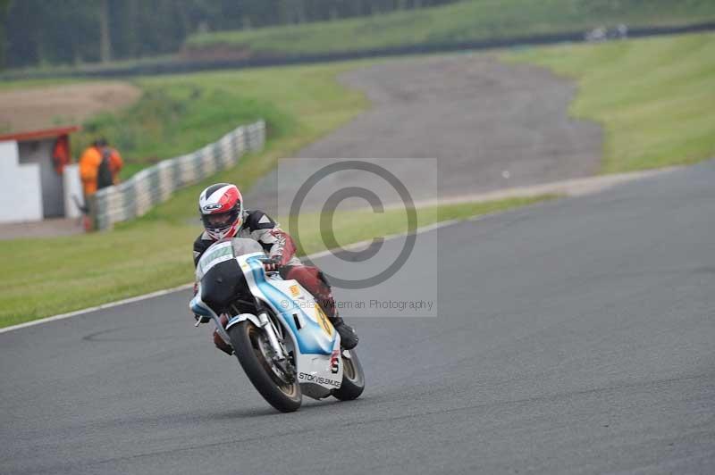 Mallory park Leicestershire;Mallory park photographs;Motorcycle action photographs;classic bikes;event digital images;eventdigitalimages;mallory park;no limits trackday;peter wileman photography;vintage bikes;vintage motorcycles;vmcc festival 1000 bikes