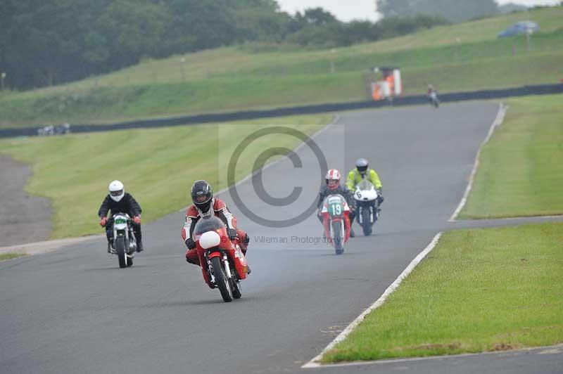 Mallory park Leicestershire;Mallory park photographs;Motorcycle action photographs;classic bikes;event digital images;eventdigitalimages;mallory park;no limits trackday;peter wileman photography;vintage bikes;vintage motorcycles;vmcc festival 1000 bikes