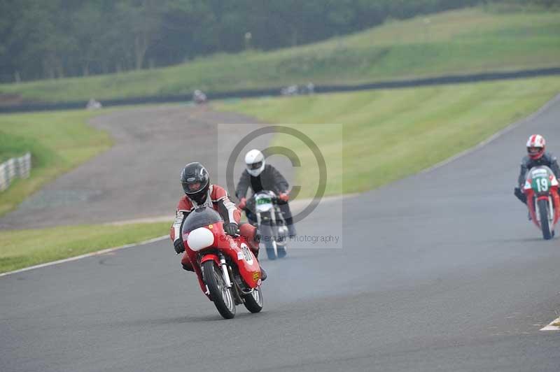 Mallory park Leicestershire;Mallory park photographs;Motorcycle action photographs;classic bikes;event digital images;eventdigitalimages;mallory park;no limits trackday;peter wileman photography;vintage bikes;vintage motorcycles;vmcc festival 1000 bikes