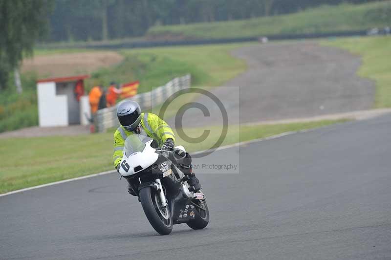 Mallory park Leicestershire;Mallory park photographs;Motorcycle action photographs;classic bikes;event digital images;eventdigitalimages;mallory park;no limits trackday;peter wileman photography;vintage bikes;vintage motorcycles;vmcc festival 1000 bikes