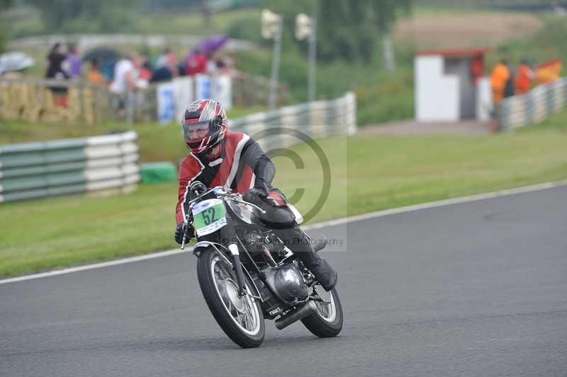 Mallory park Leicestershire;Mallory park photographs;Motorcycle action photographs;classic bikes;event digital images;eventdigitalimages;mallory park;no limits trackday;peter wileman photography;vintage bikes;vintage motorcycles;vmcc festival 1000 bikes