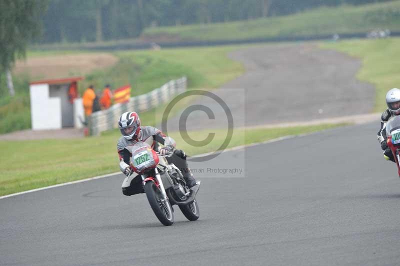 Mallory park Leicestershire;Mallory park photographs;Motorcycle action photographs;classic bikes;event digital images;eventdigitalimages;mallory park;no limits trackday;peter wileman photography;vintage bikes;vintage motorcycles;vmcc festival 1000 bikes