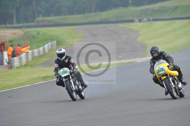 Mallory park Leicestershire;Mallory park photographs;Motorcycle action photographs;classic bikes;event digital images;eventdigitalimages;mallory park;no limits trackday;peter wileman photography;vintage bikes;vintage motorcycles;vmcc festival 1000 bikes