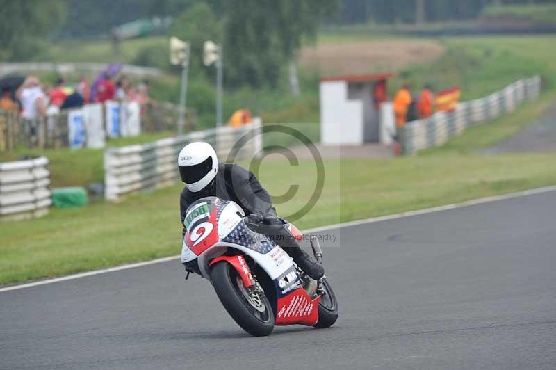 Mallory park Leicestershire;Mallory park photographs;Motorcycle action photographs;classic bikes;event digital images;eventdigitalimages;mallory park;no limits trackday;peter wileman photography;vintage bikes;vintage motorcycles;vmcc festival 1000 bikes