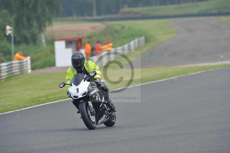 Mallory park Leicestershire;Mallory park photographs;Motorcycle action photographs;classic bikes;event digital images;eventdigitalimages;mallory park;no limits trackday;peter wileman photography;vintage bikes;vintage motorcycles;vmcc festival 1000 bikes