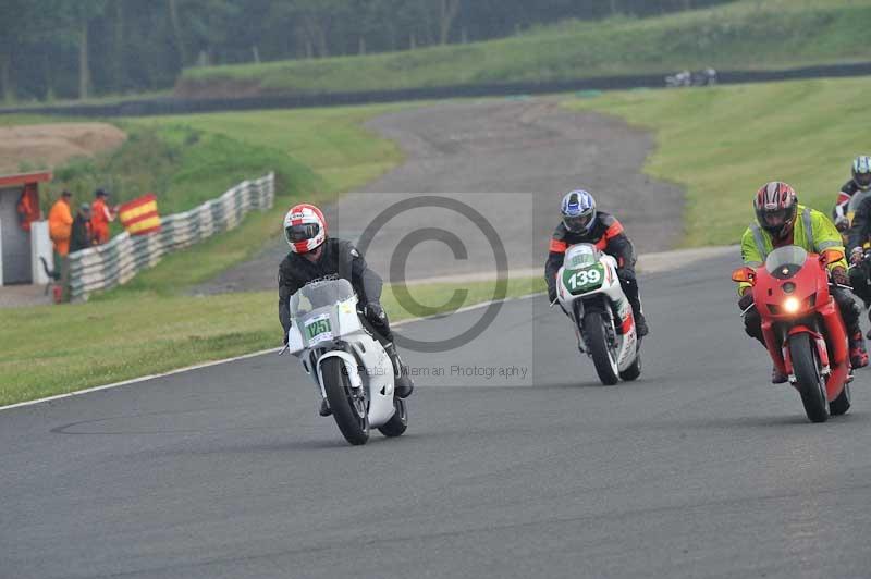 Mallory park Leicestershire;Mallory park photographs;Motorcycle action photographs;classic bikes;event digital images;eventdigitalimages;mallory park;no limits trackday;peter wileman photography;vintage bikes;vintage motorcycles;vmcc festival 1000 bikes