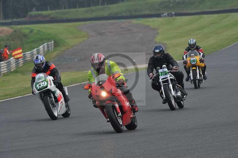 Mallory park Leicestershire;Mallory park photographs;Motorcycle action photographs;classic bikes;event digital images;eventdigitalimages;mallory park;no limits trackday;peter wileman photography;vintage bikes;vintage motorcycles;vmcc festival 1000 bikes