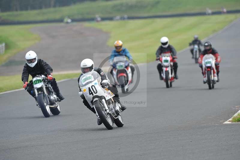 Mallory park Leicestershire;Mallory park photographs;Motorcycle action photographs;classic bikes;event digital images;eventdigitalimages;mallory park;no limits trackday;peter wileman photography;vintage bikes;vintage motorcycles;vmcc festival 1000 bikes