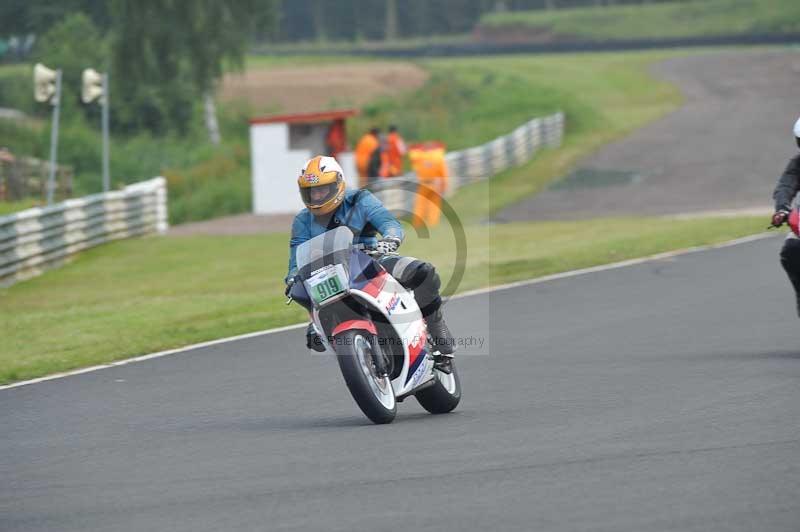 Mallory park Leicestershire;Mallory park photographs;Motorcycle action photographs;classic bikes;event digital images;eventdigitalimages;mallory park;no limits trackday;peter wileman photography;vintage bikes;vintage motorcycles;vmcc festival 1000 bikes