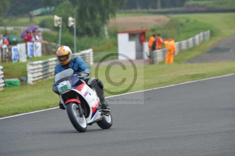 Mallory park Leicestershire;Mallory park photographs;Motorcycle action photographs;classic bikes;event digital images;eventdigitalimages;mallory park;no limits trackday;peter wileman photography;vintage bikes;vintage motorcycles;vmcc festival 1000 bikes