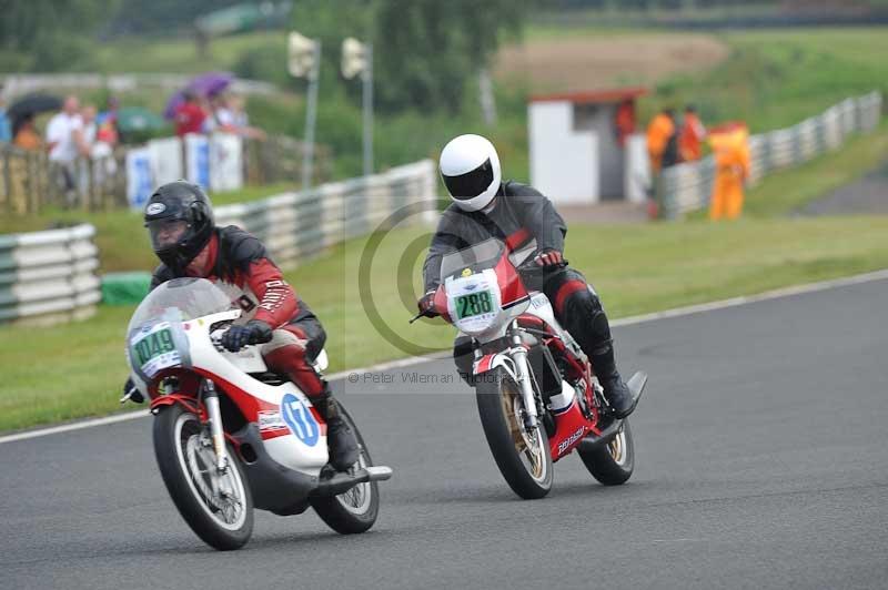 Mallory park Leicestershire;Mallory park photographs;Motorcycle action photographs;classic bikes;event digital images;eventdigitalimages;mallory park;no limits trackday;peter wileman photography;vintage bikes;vintage motorcycles;vmcc festival 1000 bikes