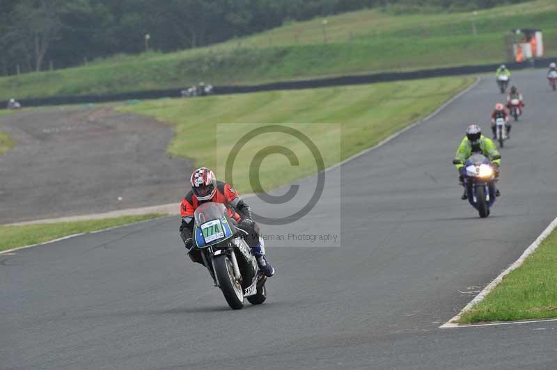 Mallory park Leicestershire;Mallory park photographs;Motorcycle action photographs;classic bikes;event digital images;eventdigitalimages;mallory park;no limits trackday;peter wileman photography;vintage bikes;vintage motorcycles;vmcc festival 1000 bikes