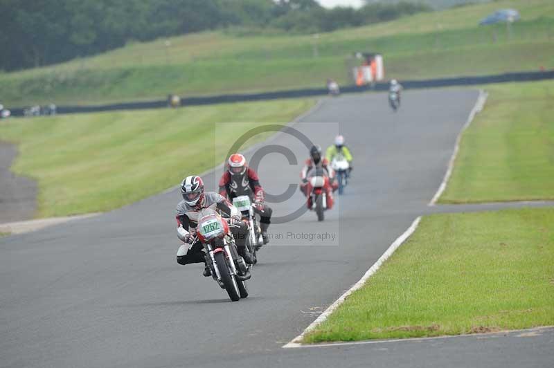 Mallory park Leicestershire;Mallory park photographs;Motorcycle action photographs;classic bikes;event digital images;eventdigitalimages;mallory park;no limits trackday;peter wileman photography;vintage bikes;vintage motorcycles;vmcc festival 1000 bikes