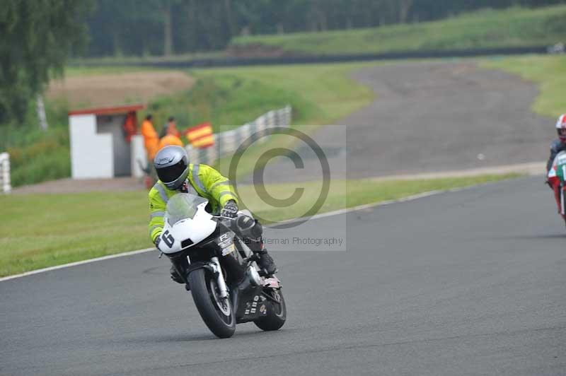 Mallory park Leicestershire;Mallory park photographs;Motorcycle action photographs;classic bikes;event digital images;eventdigitalimages;mallory park;no limits trackday;peter wileman photography;vintage bikes;vintage motorcycles;vmcc festival 1000 bikes