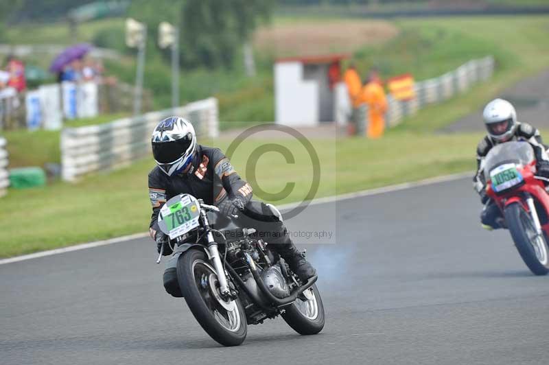 Mallory park Leicestershire;Mallory park photographs;Motorcycle action photographs;classic bikes;event digital images;eventdigitalimages;mallory park;no limits trackday;peter wileman photography;vintage bikes;vintage motorcycles;vmcc festival 1000 bikes