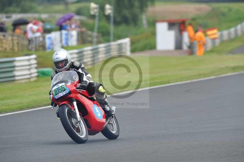 Mallory park Leicestershire;Mallory park photographs;Motorcycle action photographs;classic bikes;event digital images;eventdigitalimages;mallory park;no limits trackday;peter wileman photography;vintage bikes;vintage motorcycles;vmcc festival 1000 bikes