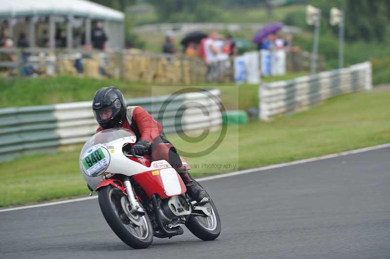 Mallory park Leicestershire;Mallory park photographs;Motorcycle action photographs;classic bikes;event digital images;eventdigitalimages;mallory park;no limits trackday;peter wileman photography;vintage bikes;vintage motorcycles;vmcc festival 1000 bikes