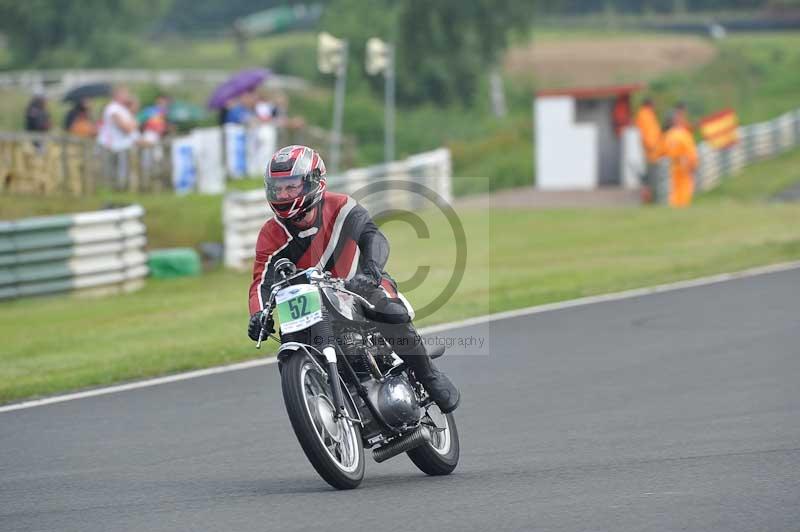 Mallory park Leicestershire;Mallory park photographs;Motorcycle action photographs;classic bikes;event digital images;eventdigitalimages;mallory park;no limits trackday;peter wileman photography;vintage bikes;vintage motorcycles;vmcc festival 1000 bikes