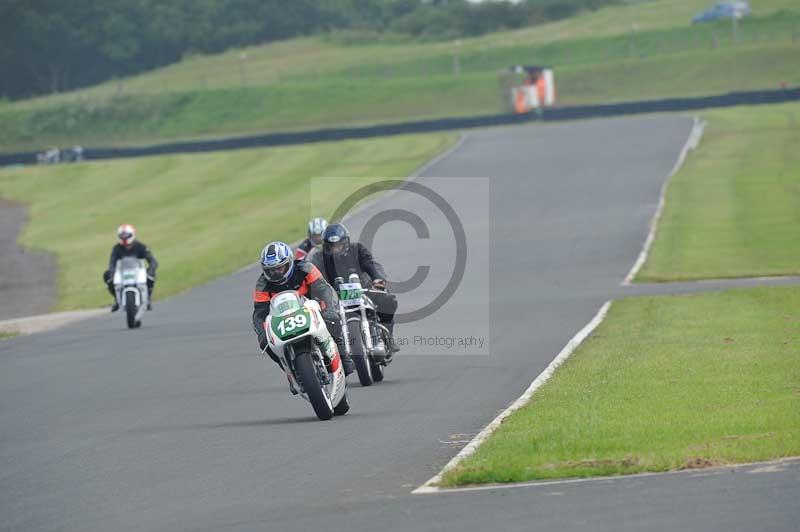 Mallory park Leicestershire;Mallory park photographs;Motorcycle action photographs;classic bikes;event digital images;eventdigitalimages;mallory park;no limits trackday;peter wileman photography;vintage bikes;vintage motorcycles;vmcc festival 1000 bikes