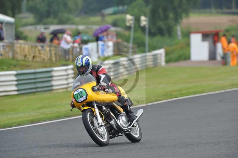 Mallory park Leicestershire;Mallory park photographs;Motorcycle action photographs;classic bikes;event digital images;eventdigitalimages;mallory park;no limits trackday;peter wileman photography;vintage bikes;vintage motorcycles;vmcc festival 1000 bikes