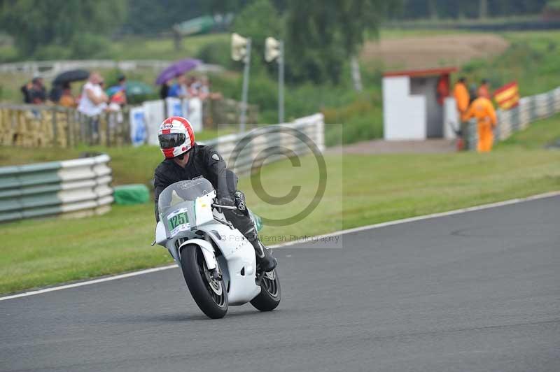 Mallory park Leicestershire;Mallory park photographs;Motorcycle action photographs;classic bikes;event digital images;eventdigitalimages;mallory park;no limits trackday;peter wileman photography;vintage bikes;vintage motorcycles;vmcc festival 1000 bikes