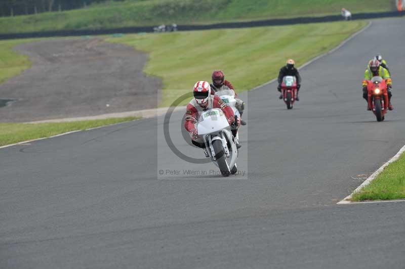 Mallory park Leicestershire;Mallory park photographs;Motorcycle action photographs;classic bikes;event digital images;eventdigitalimages;mallory park;no limits trackday;peter wileman photography;vintage bikes;vintage motorcycles;vmcc festival 1000 bikes