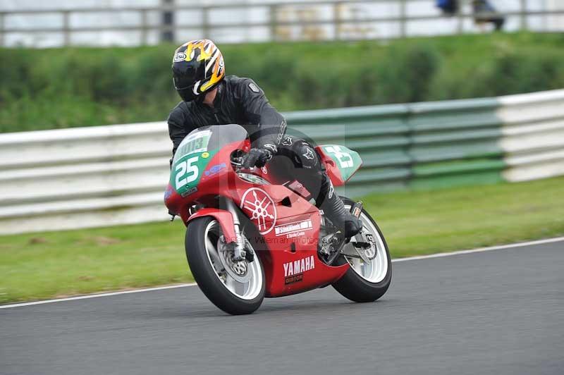 Mallory park Leicestershire;Mallory park photographs;Motorcycle action photographs;classic bikes;event digital images;eventdigitalimages;mallory park;no limits trackday;peter wileman photography;vintage bikes;vintage motorcycles;vmcc festival 1000 bikes