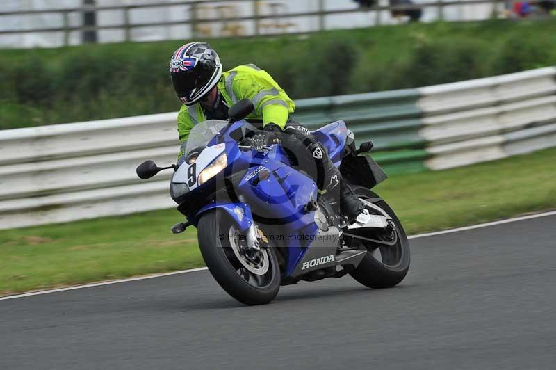 Mallory park Leicestershire;Mallory park photographs;Motorcycle action photographs;classic bikes;event digital images;eventdigitalimages;mallory park;no limits trackday;peter wileman photography;vintage bikes;vintage motorcycles;vmcc festival 1000 bikes