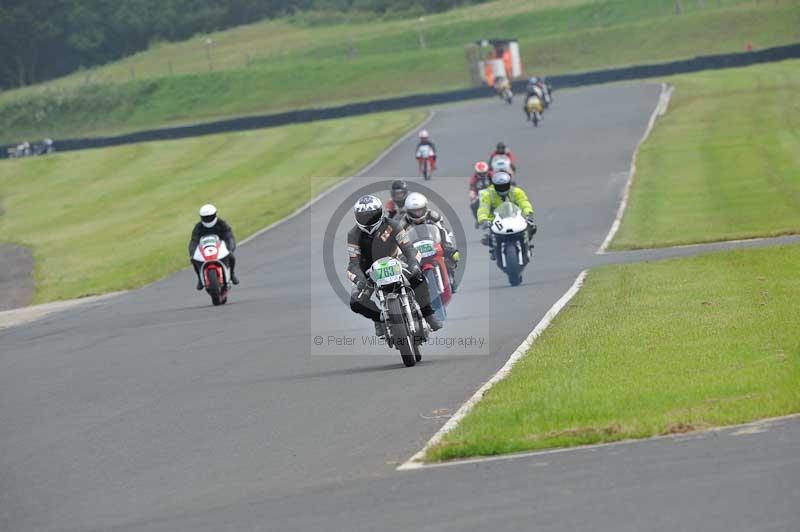 Mallory park Leicestershire;Mallory park photographs;Motorcycle action photographs;classic bikes;event digital images;eventdigitalimages;mallory park;no limits trackday;peter wileman photography;vintage bikes;vintage motorcycles;vmcc festival 1000 bikes