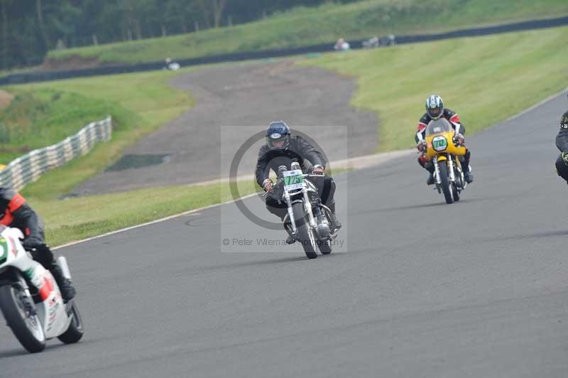 Mallory park Leicestershire;Mallory park photographs;Motorcycle action photographs;classic bikes;event digital images;eventdigitalimages;mallory park;no limits trackday;peter wileman photography;vintage bikes;vintage motorcycles;vmcc festival 1000 bikes