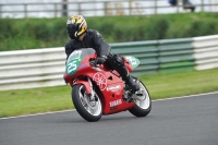 Mallory-park-Leicestershire;Mallory-park-photographs;Motorcycle-action-photographs;classic-bikes;event-digital-images;eventdigitalimages;mallory-park;no-limits-trackday;peter-wileman-photography;vintage-bikes;vintage-motorcycles;vmcc-festival-1000-bikes