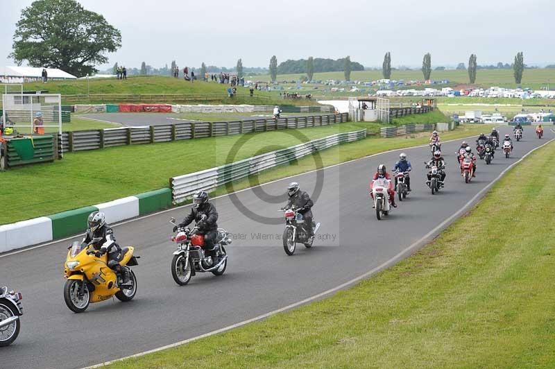 Mallory park Leicestershire;Mallory park photographs;Motorcycle action photographs;classic bikes;event digital images;eventdigitalimages;mallory park;no limits trackday;peter wileman photography;vintage bikes;vintage motorcycles;vmcc festival 1000 bikes