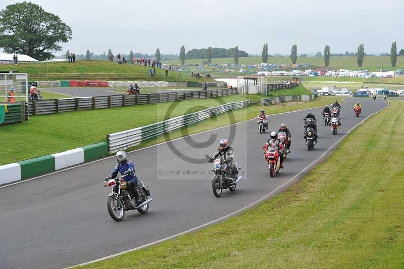 Mallory park Leicestershire;Mallory park photographs;Motorcycle action photographs;classic bikes;event digital images;eventdigitalimages;mallory park;no limits trackday;peter wileman photography;vintage bikes;vintage motorcycles;vmcc festival 1000 bikes