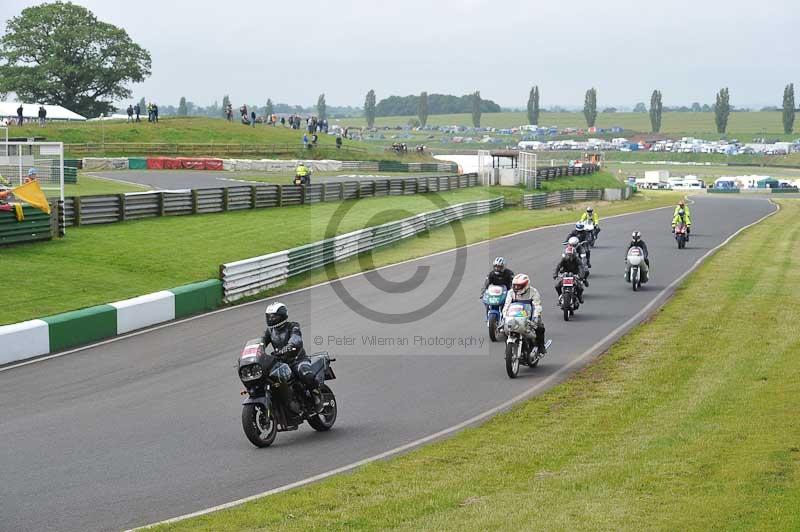 Mallory park Leicestershire;Mallory park photographs;Motorcycle action photographs;classic bikes;event digital images;eventdigitalimages;mallory park;no limits trackday;peter wileman photography;vintage bikes;vintage motorcycles;vmcc festival 1000 bikes