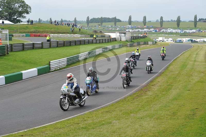 Mallory park Leicestershire;Mallory park photographs;Motorcycle action photographs;classic bikes;event digital images;eventdigitalimages;mallory park;no limits trackday;peter wileman photography;vintage bikes;vintage motorcycles;vmcc festival 1000 bikes