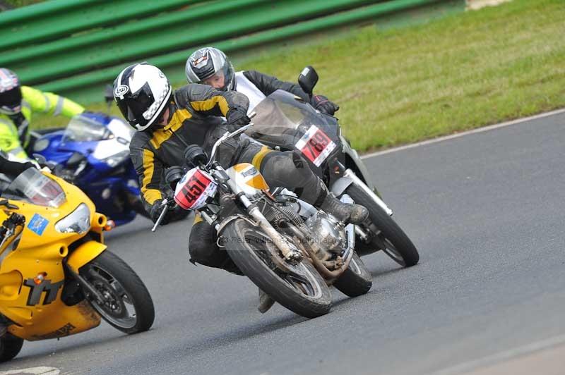 Mallory park Leicestershire;Mallory park photographs;Motorcycle action photographs;classic bikes;event digital images;eventdigitalimages;mallory park;no limits trackday;peter wileman photography;vintage bikes;vintage motorcycles;vmcc festival 1000 bikes