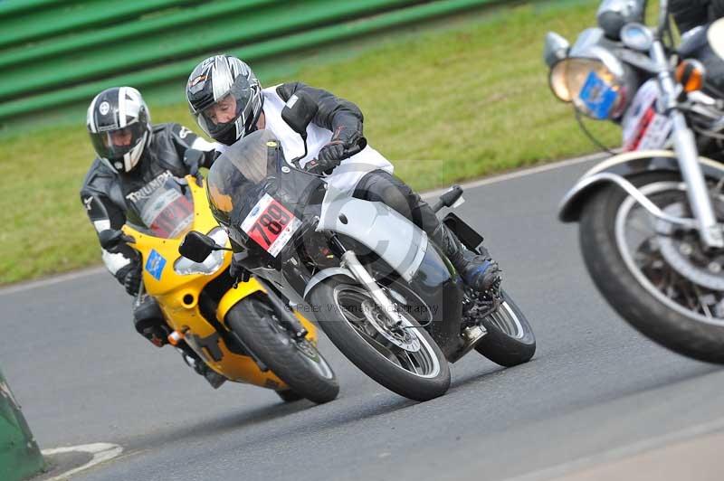 Mallory park Leicestershire;Mallory park photographs;Motorcycle action photographs;classic bikes;event digital images;eventdigitalimages;mallory park;no limits trackday;peter wileman photography;vintage bikes;vintage motorcycles;vmcc festival 1000 bikes