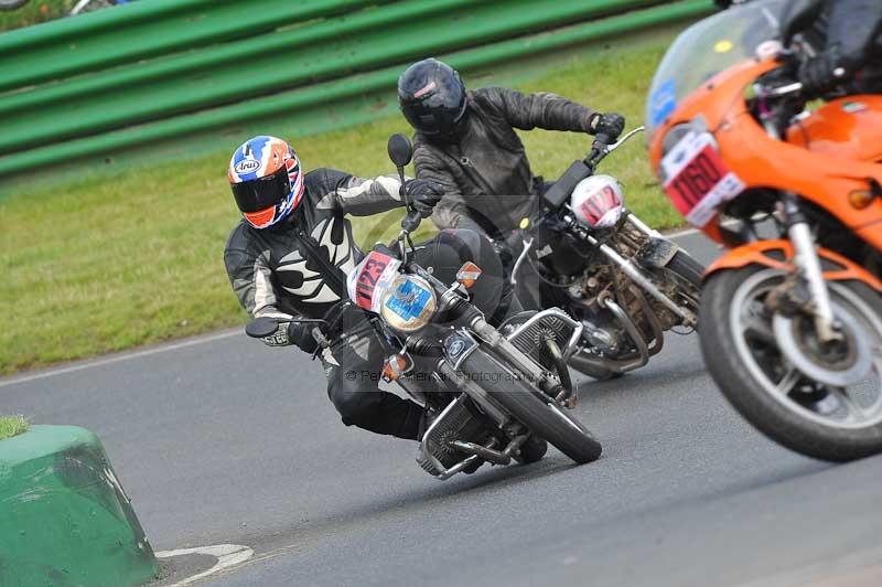 Mallory park Leicestershire;Mallory park photographs;Motorcycle action photographs;classic bikes;event digital images;eventdigitalimages;mallory park;no limits trackday;peter wileman photography;vintage bikes;vintage motorcycles;vmcc festival 1000 bikes