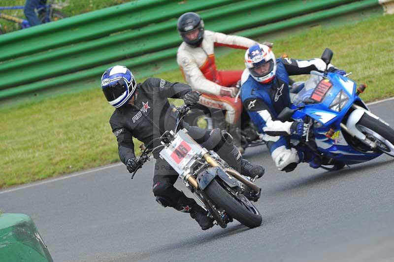 Mallory park Leicestershire;Mallory park photographs;Motorcycle action photographs;classic bikes;event digital images;eventdigitalimages;mallory park;no limits trackday;peter wileman photography;vintage bikes;vintage motorcycles;vmcc festival 1000 bikes