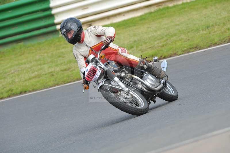 Mallory park Leicestershire;Mallory park photographs;Motorcycle action photographs;classic bikes;event digital images;eventdigitalimages;mallory park;no limits trackday;peter wileman photography;vintage bikes;vintage motorcycles;vmcc festival 1000 bikes