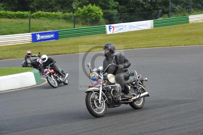 Mallory park Leicestershire;Mallory park photographs;Motorcycle action photographs;classic bikes;event digital images;eventdigitalimages;mallory park;no limits trackday;peter wileman photography;vintage bikes;vintage motorcycles;vmcc festival 1000 bikes